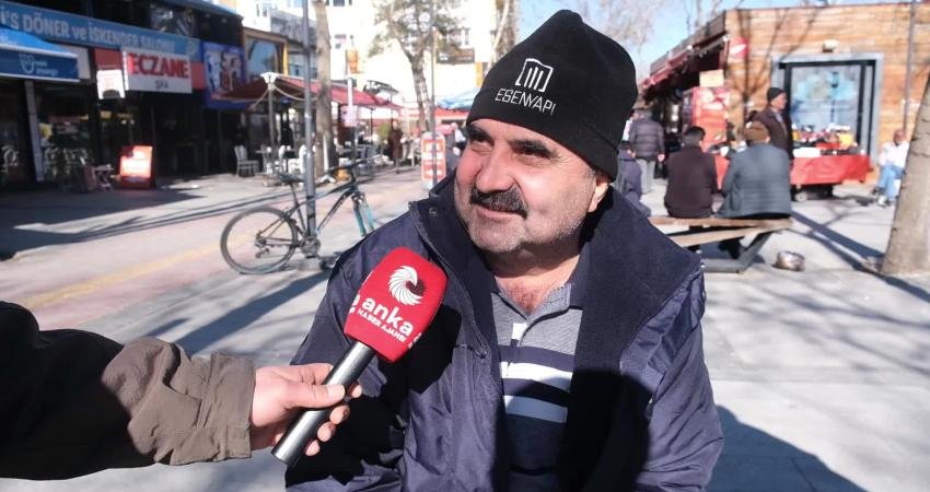 Isparta'da emekliler, bayram ikramiyesinin artırılmasını talep etti. Bir emekli, "Önceden