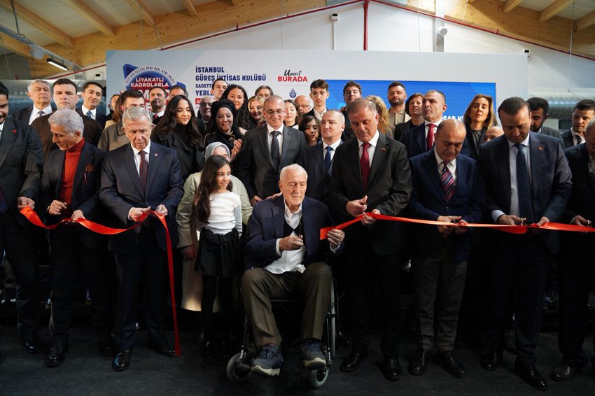 Nuri Aslan: Burada yetişen sporcular ülkemizi dünyada temsil edecek, bayrağımızı göndere taşıyacak…” İBB Başkanvekili Nuri Aslan, temeli Şubat 2025’te İBB Başkanı Ekrem