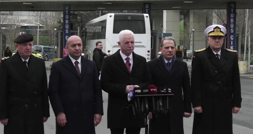 Ramazan Bayramı öncesinde Esenler'deki otogarda polis denetim noktasını ziyaret eden