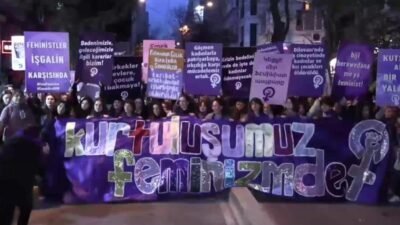 İstanbul’da “Feminist Gece Yürüyüşü”… Engellemelere rağmen binlerce kadın bir araya geldi, sokaklardan “Susmuyoruz, korkmuyoruz, itaat etmiyoruz” sloganları yükseldi İstanbul’da, 8 Mart Dünya Emekçi Kadınlar Günü dolayısıyla gerçekleştirilen "Feminist