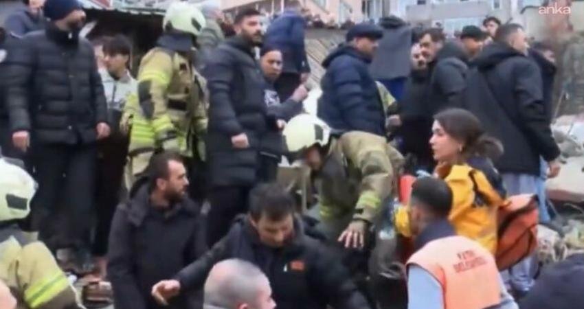 İstanbul’un Fatih ilçesinde bina çöktü İstanbul'un Fatih ilçesinde bina çöktü. İhbar üzerine olay yerine çok