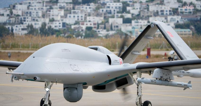 İtalya Donanması, Cavour uçak gemisinde TB3 SİHA kullanmayı planlıyor İtalyan Donanması Komutanı Koramiral Berutti Bergotto, Baykar tarafından geliştirilen Bayraktar