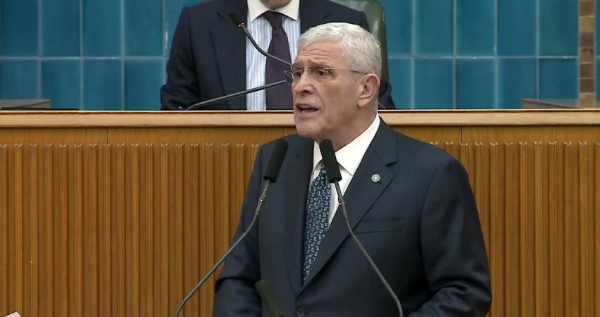 İYİ Parti Grup Toplantısı… Dervişoğlu: “Ortağınız övüyor, çiçek yolluyor, siz İmralı’dan iktidar devşirmeye teşne oluyorsunuz” İYİ Parti Genel Başkanı Müsavat Dervişoğlu, Cumhurbaşkanı Recep Tayyip Erdoğan'a