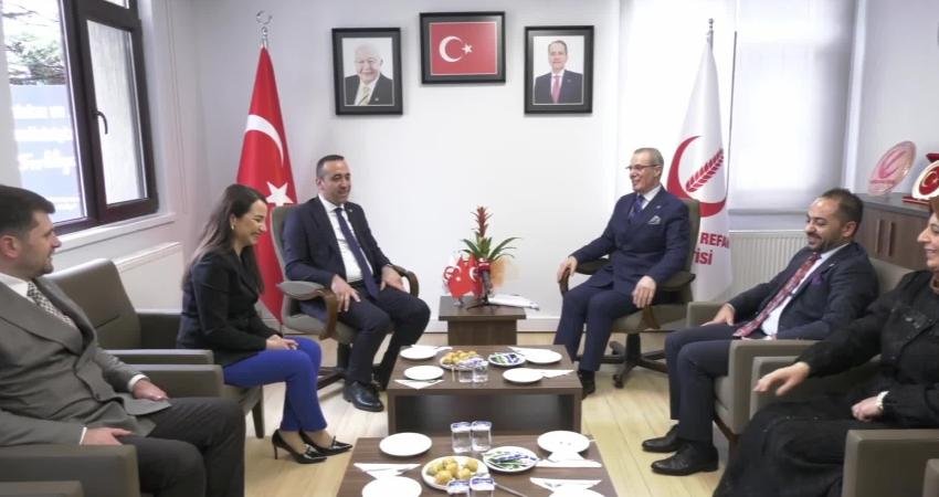İYİ Parti’den Yeniden Refah Partisi’ne bayram ziyareti… İYİ Parti’li Yılmaz: “Türkiye’nin esas gündemi gölgeleniyor, baklavanın bir dilimi 50-60 lira” İYİ Parti heyeti, Ramazan Bayramı dolayısıyla Yeniden Refah Partisi'ni ziyaret