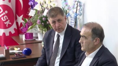 İzmir Büyükşehir Belediye Başkanı Cemil Tugay, DİSK Ege Bölge Temsilciliği'ne