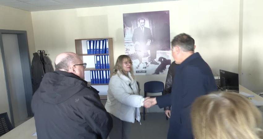 İzmir Büyükşehir Belediye Başkanı Tugay’dan hayvanseverlere çağrı: “Hafta sonu ya da hafta içi yarım saat gezdirin, hem onlar hem siz iyi hissedeceksiniz” İzmir Büyükşehir Belediye Başkanı Cemil Tugay, Pako Bakımevi’ni ziyaret ederek,