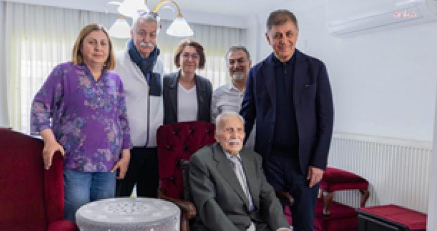 İzmir Büyükşehir Belediye Başkanı Cemil Tugay, 14 Mart Tıp Bayramı