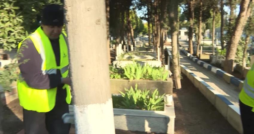 İzmir Büyükşehir Belediyesi, 70 futbol sahası büyüklüğünde mezarlık alanı açtı Artan nüfus ve dolan mezarlıklar karşısında harekete geçen İzmir Büyükşehir