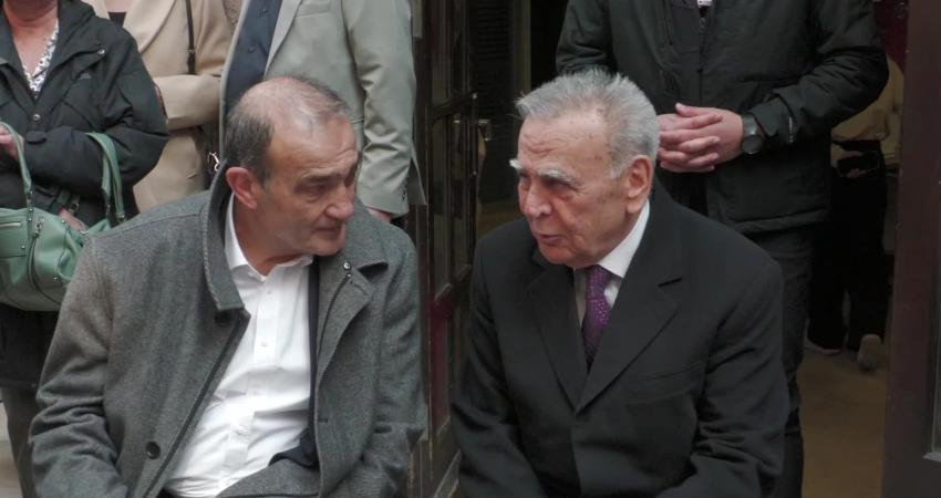 İzmir Büyükşehir Belediyesi, Meslek Fabrikası önünde nöbette… Eski İzmir Büyükşehir Belediye Başkanı Aziz Kocaoğlu: “İzmir bunu hak etmiyor” Eski İzmir Büyükşehir Belediye Başkanı Aziz Kocaoğlu, Vakıflar Genel Müdürlüğü’nün