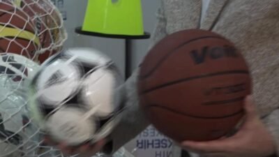 İzmir Büyükşehir Belediyesi tarafından kentte faaliyet gösteren 282 amatör kulübe