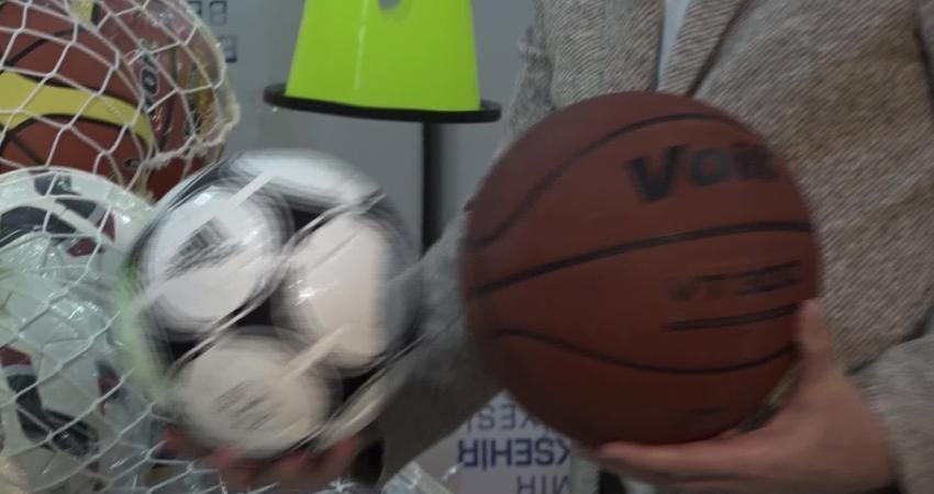 İzmir Büyükşehir Belediyesi tarafından kentte faaliyet gösteren 282 amatör kulübe