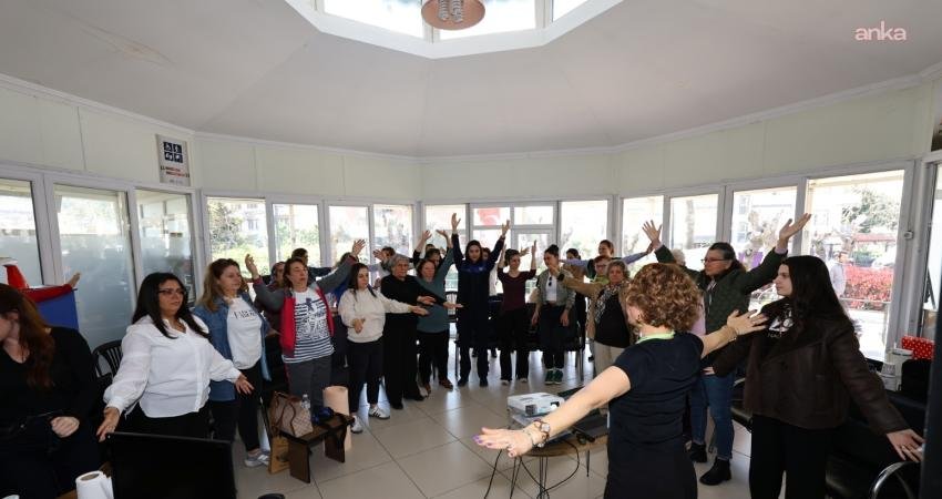 İzmir Büyükşehir Belediyesi’nden Selçuklu kadınlara sağlık eğitimi İzmir Büyükşehir Belediyesi ile Selçuk Belediyesi iş birliğinde düzenlenen eğitimde