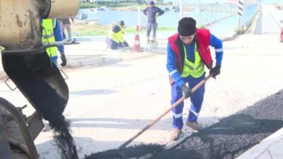 İzmir Büyükşehir Belediyesi, kent trafiğinde uzun araç kuyruklarına neden olan
