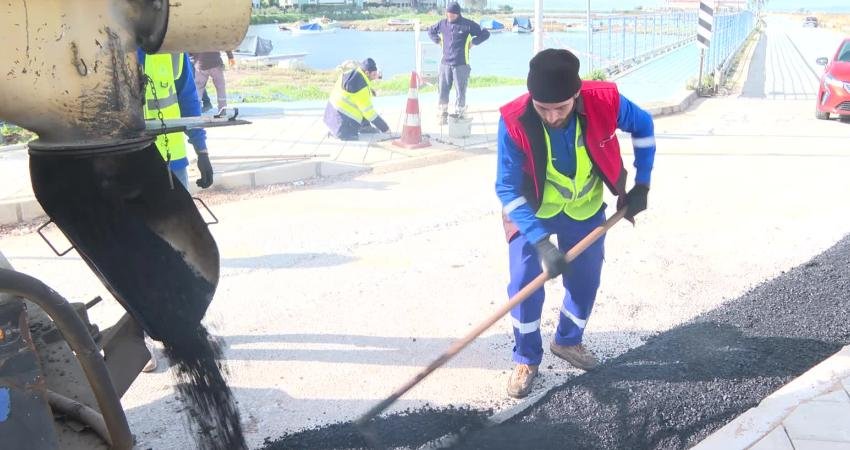 İzmir Büyükşehir Belediyesi’nden üç kavşakta eş zamanlı düzenleme çalışması İzmir Büyükşehir Belediyesi, kent trafiğinde uzun araç kuyruklarına neden olan