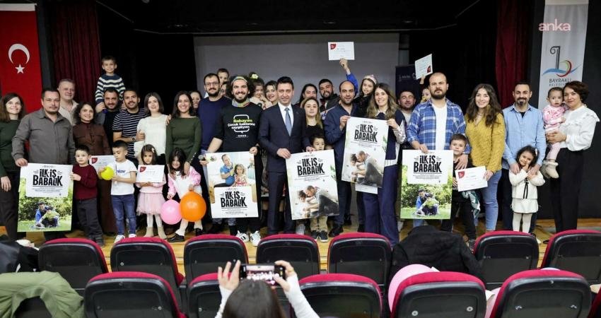 İzmir Büyükşehir Belediyesi’nin Baba Destek Eğitim Programı sürüyor İzmir Büyükşehir Belediyesi’nin “bilinçli baba, sağlıklı nesil” hedefiyle yürüttüğü Baba