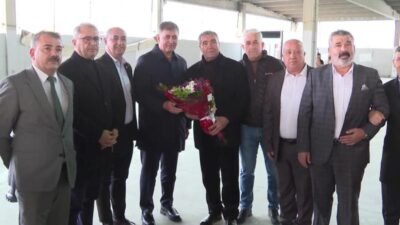 İzmir Büyükşehir’den Menemen’de iftar programı İzmir Büyükşehir Belediye Başkanı Cemil Tugay, Menemen’de düzenlenen iftar programında