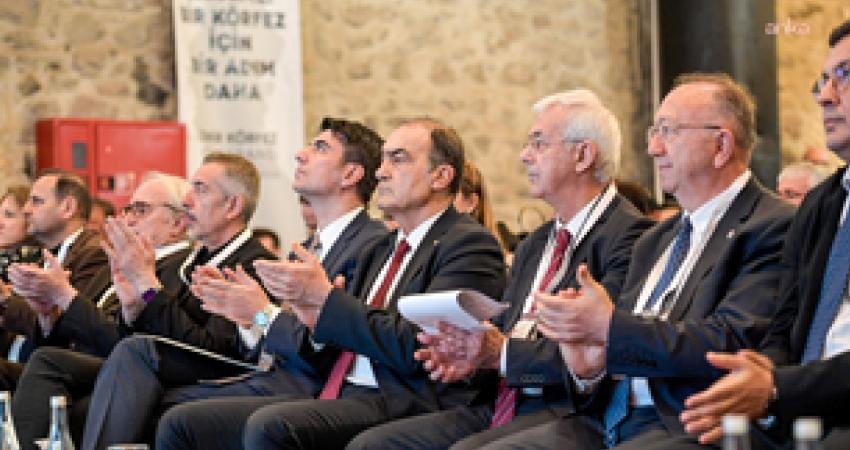 İzmir Büyükşehir’den “Sağlıklı Körfez” için bilimsel seferberlik: Hedef, İzmir Körfezi için kalıcı ve bilim temelli çözüm İzmir Büyükşehir Belediyesi’nin “Sağlıklı Körfez” hedefiyle Tarihi Havagazı Fabrikası’nda düzenlediği