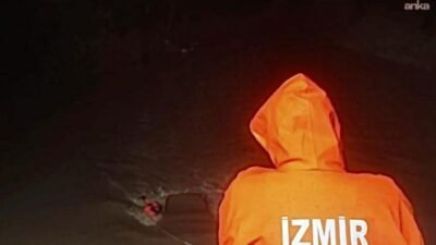Menderes’te dereye uçan araçta mahsur kalan vatandaş, İzmir Büyükşehir Belediyesi’nin