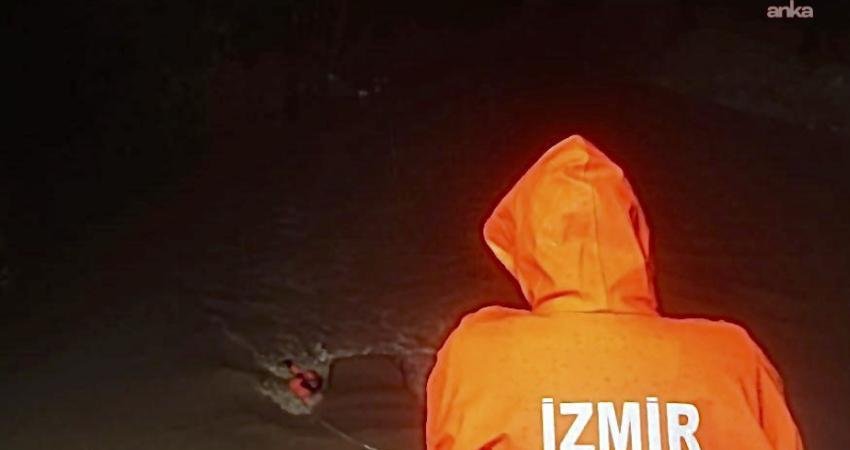 Menderes’te dereye uçan araçta mahsur kalan vatandaş, İzmir Büyükşehir Belediyesi’nin