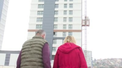 İzmir Örnekköy’deki kentsel dönüşümde anahtar teslim zamanı İzmir’de Örnekköy Kentsel Dönüşüm Projesi’nde önemli bir aşamaya gelindi. Üçüncü,