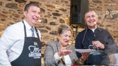 İzmir Büyükşehir Belediye Başkanı Cemil Tugay, Tire Belediyesi tarafından kente