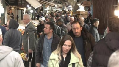 Ramazan Bayramı arifesinde İzmir’in en önemli alışveriş noktalarından Havra Sokağı’nda