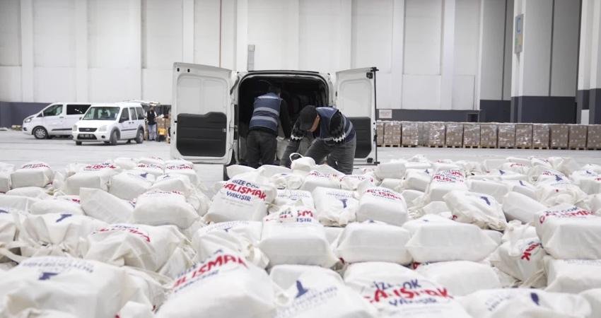 İzmir Büyükşehir Belediyesi’nin iki yılda yürüttüğü sosyal destek programları yüz