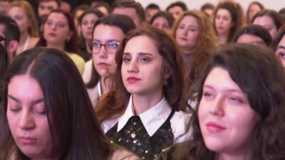 İzmir Büyükşehir Belediyesi, gençlerin eğitimden sanata, istihdamdan gönüllülüğe kadar birçok