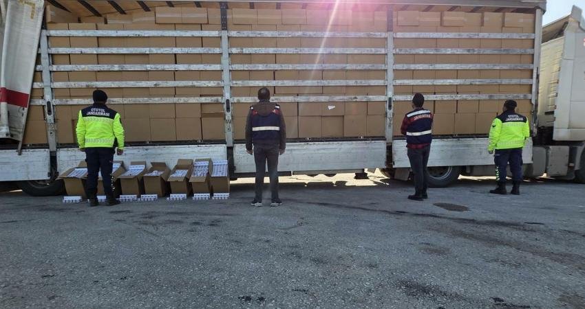 İzmir İl Jandarma Komutanlığı'nın operasyonunda, 35 milyon değerinde 500 bin