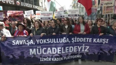 İzmir Kadın Platformu, önderliğinde kadın dernekleri, meslek kuruluşları ve siyasi