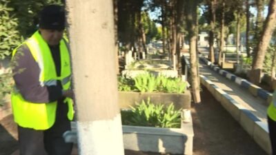 İzmir Büyükşehir Belediyesi, Ramazan Bayramı öncesinde kent genelindeki mezarlıklarda bakım