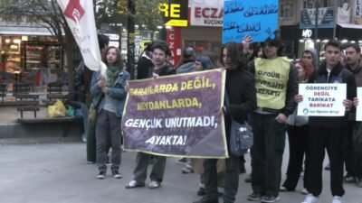  İzmir Bornova'da üniversite öğrencileri. CHP'nin Cumhurbaşkanı adayı ve İstanbul Büyükşehir