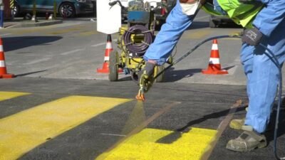 İzmir Büyükşehir Belediyesi, Vasıf Çınar Bulvarı’nda yayaların güvenliğini artırmak için