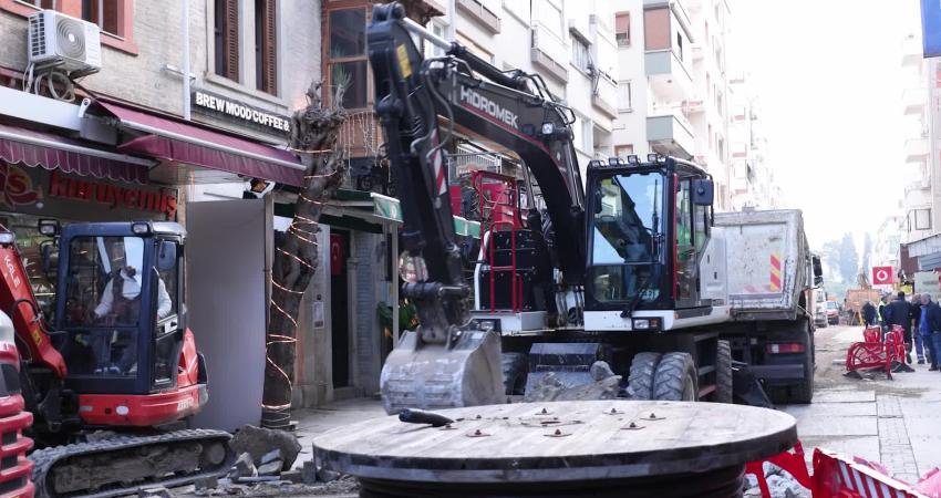 İzmir’e tarih damgalı sevgi yolu İzmir Büyükşehir Belediye Başkanı Cemil Tugay'ın öncülüğündeki Güzel İzmir Hareketi,