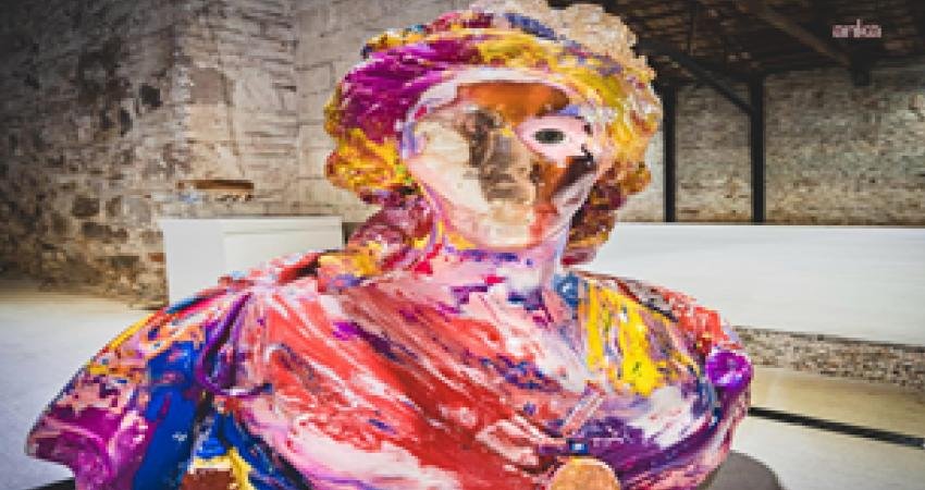 İzmir Büyükşehir Belediyesi’nin desteğiyle Basmane’deki tarihi Bıçakçı Han’da açılan “İmgeye