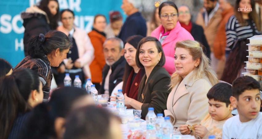 Karabağlar Belediyesi'nin ramazan ayı dolayısıyla düzenlediği iftar programı, Limontepe Pazar