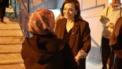 Karabağlar Belediyesi, ramazan ayı boyunca teravih namazı sonrası vatandaşlara şerbet