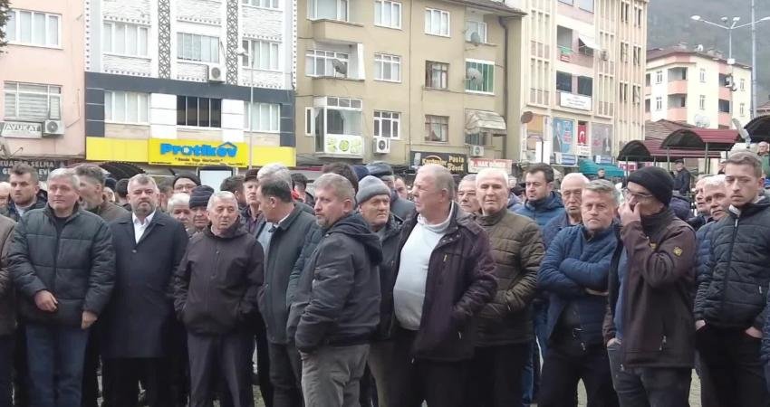 Karabük’te orman köylüleri yetersiz ücretlere karşı eylem yaptı Yenice’de faaliyet gösteren 34 orman kooperatifi, Tarım ve Orman Bakanlığı’nın