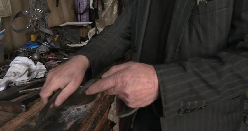 Karaman’da koşum, eyer takımı ve hayvanlar için çıngırak yapan 60