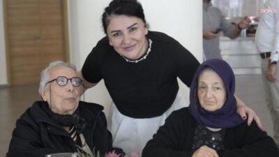 Kartal Belediyesi heyeti, Yaşlılara Saygı Haftası dolayısıyla huzurevi sakinlerini ziyaret