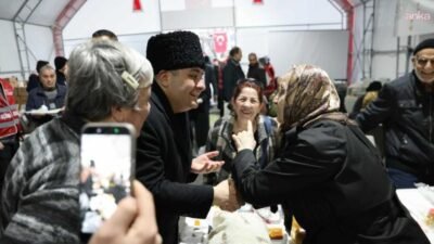 Keçiören Belediye Başkanı Mesut Özarslan, Fatih Stadı’nda kurulan iftar çadırında