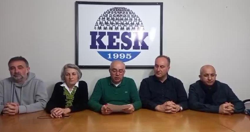 KESK Samsun Şubeler Platformu’ndan, Memur-Sen Genel Başkanı Yalçın’a tepki: Cumhuriyetin değerlerine saldıran bu tutumu kabul etmiyoruz KESK Samsun Şubeler Platformu Dönem Sözcüsü Mustafa Niyazi Bulut, Memur-Sen