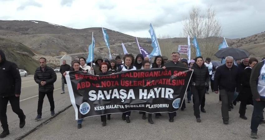 KESK’in Kürecik NATO radar üssüne yürüyüşüne izin verilmedi: KESK, “Emperyalist saldırganlığa son, ABD üsleri kapatılsın” KESK Malatya Şubeler Platformu’nun, “Emperyalist saldırganlığa son, ABD üsleri kapatılsın”