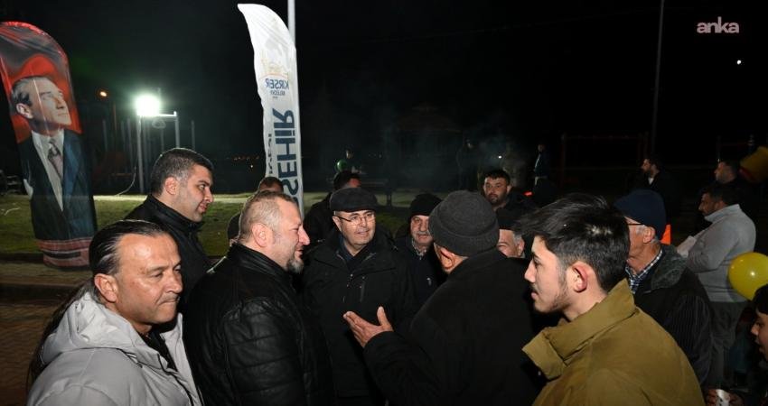 Kırşehir Belediye Başkanı Ekicioğlu, Kındam TOKİ’de vatandaşlarla buluştu Kırşehir Belediye Başkanı Selahattin Ekicioğlu, Kındam TOKİ’de düzenlenen ramazan etkinliğinde