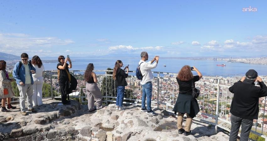 Konak Belediyesi’nin, kentin tarih kokan sokaklarında üç ayrı rotada sürdürdüğü