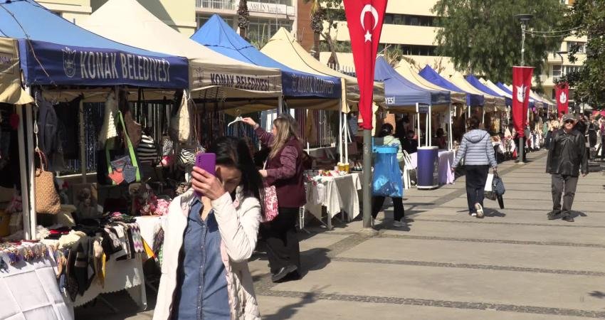 İzmir’in Konak ilçesinde 8 Mart Dünya Kadınlar Günü etkinlikleri kapsamında