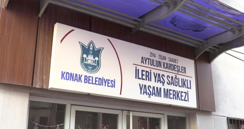 Konak’tan İleri Yaş’a sağlıklı mola: Yoga kursuyla zinde kalıyorlar Konak Belediyesi’nin İleri Yaş Sağlıklı Yaşam Merkezi’nin ev sahipliği yaptığı