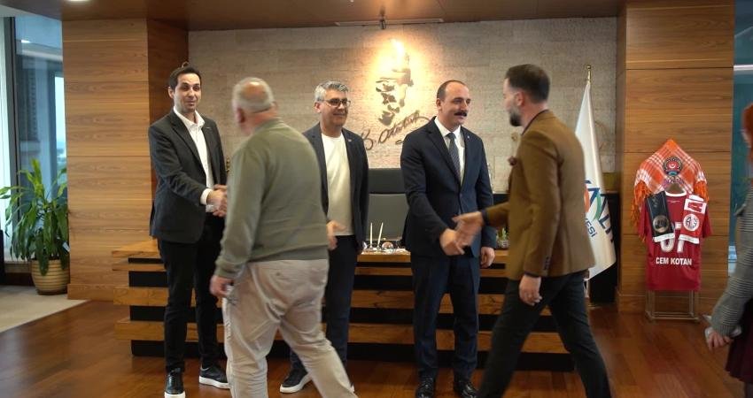 Konyaaltı Belediye Başkanı Cem Kotan, Ramazan Bayramı öncesinde personelle bir