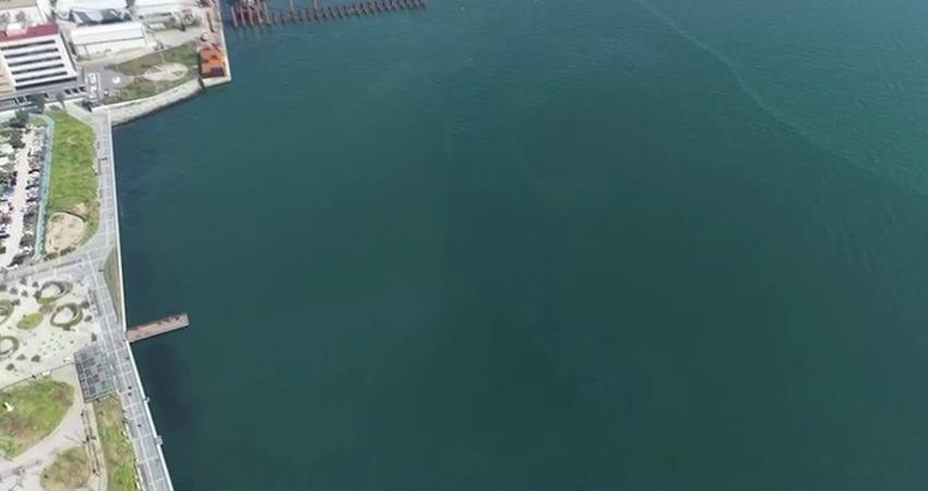 Körfez’e 6. kez kaçak deşarj… İzmir Büyükşehir Belediye Başkanı Tugay: Körfeze atık bırakan kuruluşları denetleme yetkisi için başvurumuz reddedildi İzmir Körfezi’nde drone taramalarında bir kez daha dış kaynaklı mazot