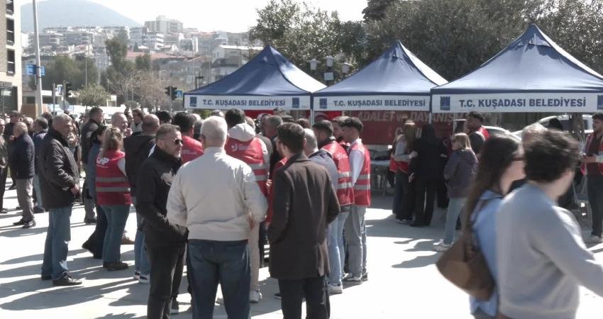 Kuşadası Belediye Başkanı Ömer Günel’in gözaltına alınmasına tepki gösteren CHP’liler